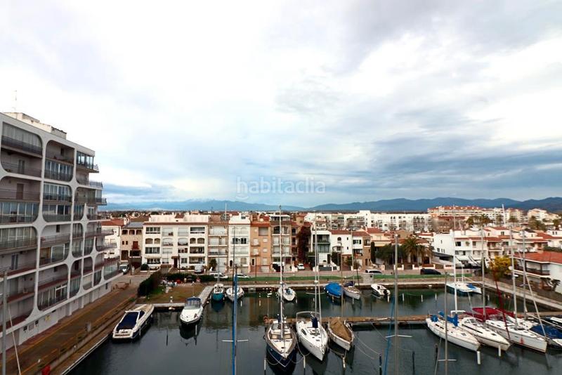 Foto cd2d4ce7-e4f0-4235-a2ab-d22294fdb192. Ático en carrer salins 1 línea 1a piso con vistas al mar en Empuriabrava