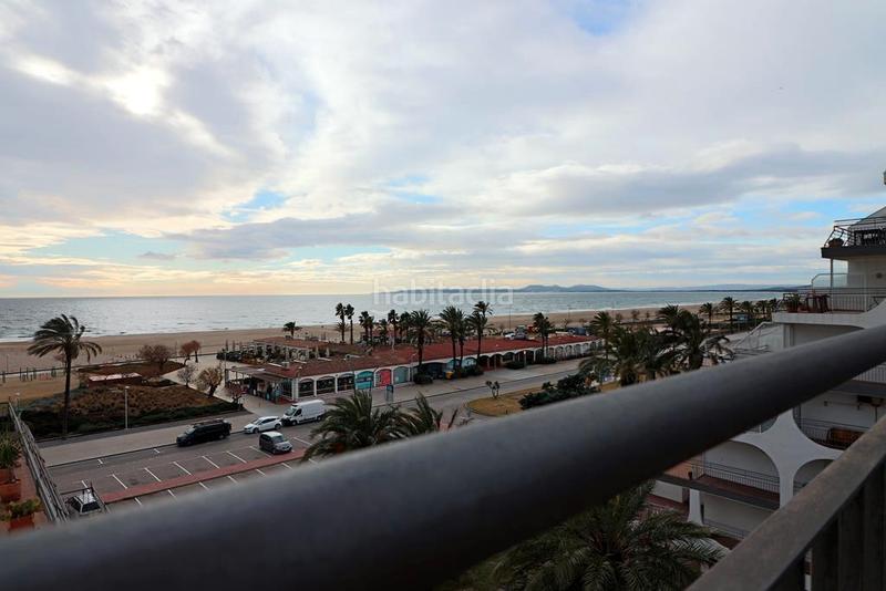 Foto d655ca32-3f27-484c-a4b2-109ad9f2a99d. Ático en carrer salins 1 línea 1a piso con vistas al mar en Empuriabrava
