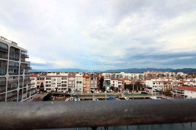 Foto e7d7854c-0199-46aa-8d45-3fc08d95fae3. Ático en carrer salins 1 línea 1a piso con vistas al mar en Empuriabrava
