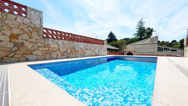 Foto c7cc6843-41fb-460a-a39f-d5e0f4cb5af3. Casa amb calefacció aparcament piscina a Mas Romeu Lloret de Mar