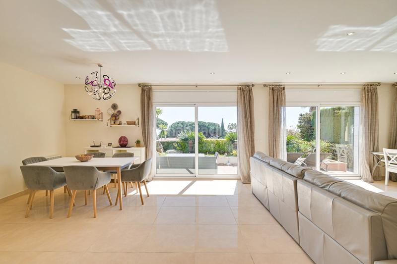 Foto 72d324b7-fcb6-4a4a-a873-5175cd2df516. Maison avec chauffage parking piscine dans Canyelles Lloret de Mar