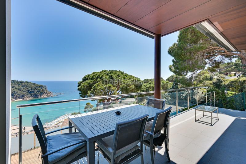 Foto 02683586-6798-4db1-bdf7-3766245c4c0c. Casa con riscaldamento parcheggio piscina in Canyelles Lloret de Mar