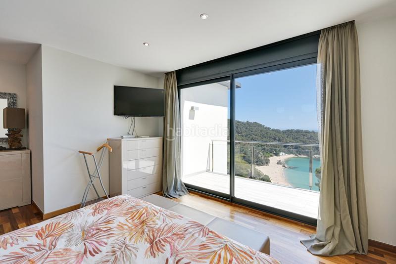 Foto 944cbedb-0897-45e5-ba5d-f3de1fc81fe6. Casa con riscaldamento parcheggio piscina in Canyelles Lloret de Mar