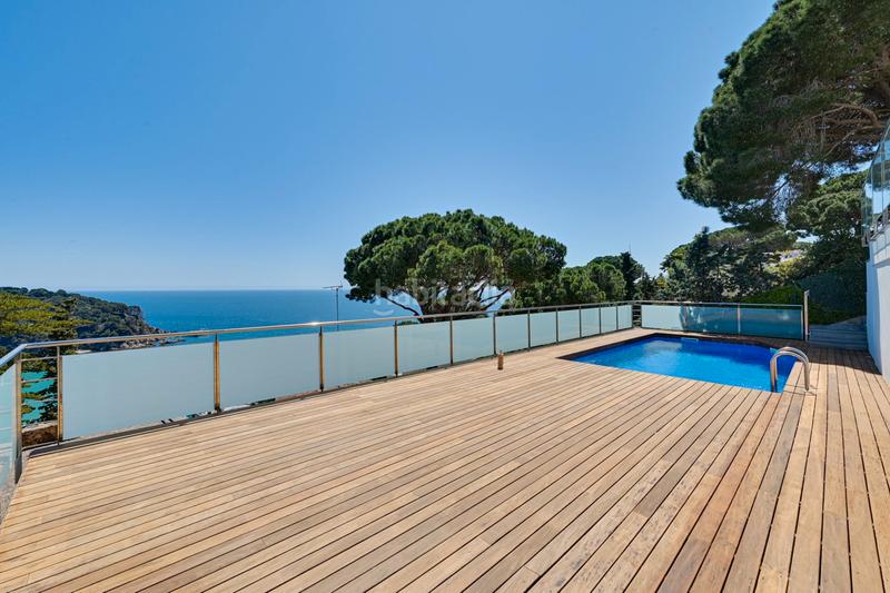 Foto b8d4e4a2-5816-4d0c-9b21-dc7adb7f5b0a. Casa con riscaldamento parcheggio piscina in Canyelles Lloret de Mar