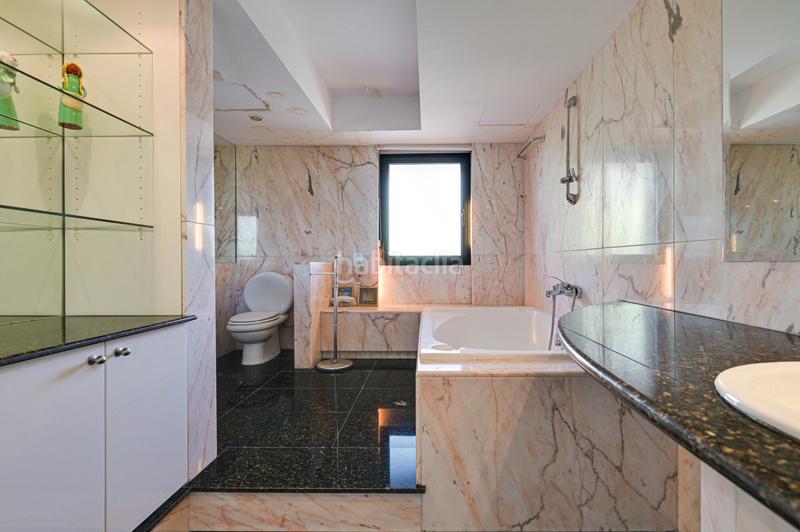 Foto 6ab416f7-d41c-4162-90ec-8e4c917a870d. Casa adossada amb xemeneia calefacció aparcament piscina a Lloret de Mar