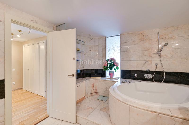 Foto 6abe6d30-9647-4cfa-8bb8-e205fd07f725. Casa adossada amb xemeneia calefacció aparcament piscina a Lloret de Mar