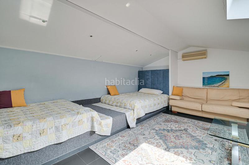 Foto db56b2b8-2ac3-4f3c-93fe-0c0b3e83a94d. Casa adossada amb xemeneia calefacció aparcament piscina a Lloret de Mar
