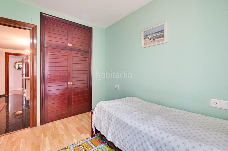 Foto ed61cbf8-76a9-4347-a208-2de97c1eb223. Casa adossada amb xemeneia calefacció aparcament piscina a Lloret de Mar