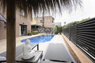 Casa  Carrer josep irla i bosch. Casa con licencia turística