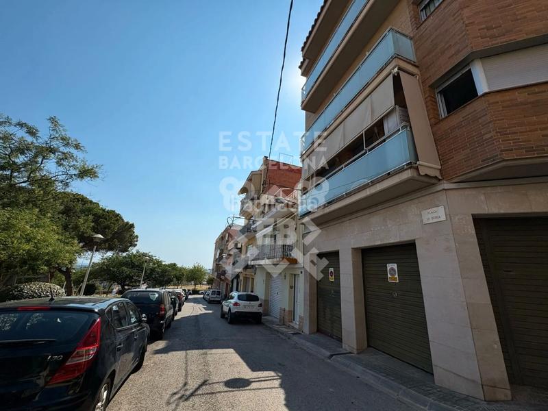 Foto f2e337f3-e8e2-4ad5-b244-1613a26d6887. Pis a Els Pavos Blanes