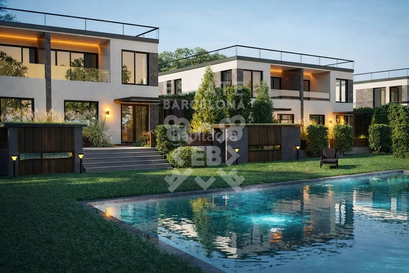 Foto 5b950994-df2d-421b-9a1a-d236022a6afd. Casa adossada amb calefacció aparcament piscina a Lloret de Mar
