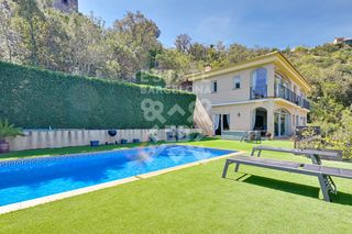 Casa a Urbanitzacions. Casa con vistas al mar