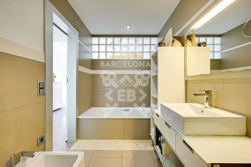 Foto 202570a7-8431-4e5e-bfcc-bad48dcf51bd. Casa adossada amb calefacció aparcament piscina a Mataró