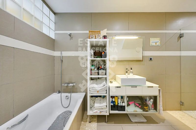 Foto 79aa9361-8cc9-4f39-8fcb-791322137731. Casa adossada amb calefacció aparcament piscina a Mataró