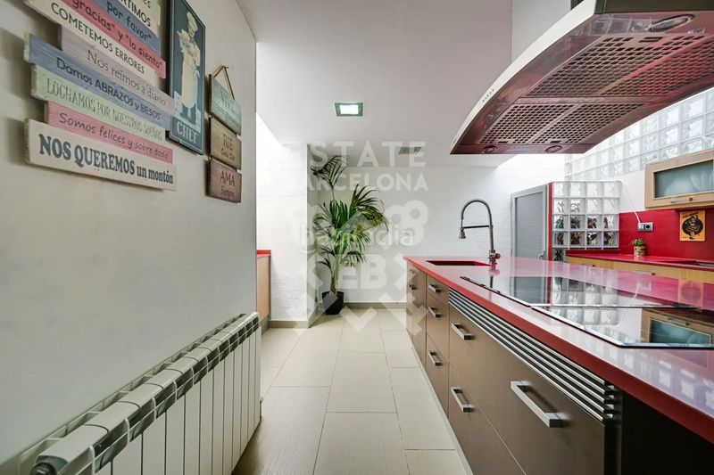 Foto cb13aa16-bfd6-47a5-84f5-497c50fa25eb. Casa adossada amb calefacció aparcament piscina a Mataró