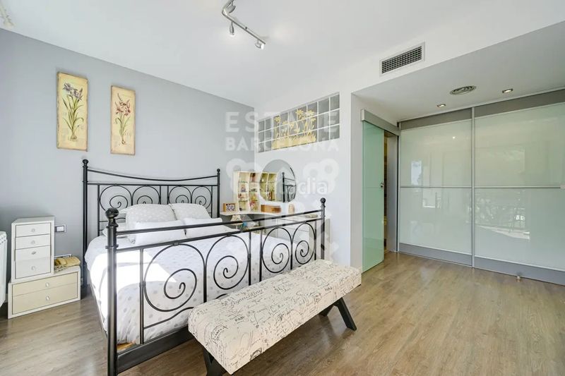 Foto d2bcdde3-d0bb-4a65-ac55-ae5c1a3cb13f. Casa adossada amb calefacció aparcament piscina a Mataró