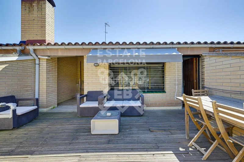 Foto d5b94b12-7cc7-4705-b135-237661a1416d. Casa adossada amb calefacció aparcament piscina a Mataró