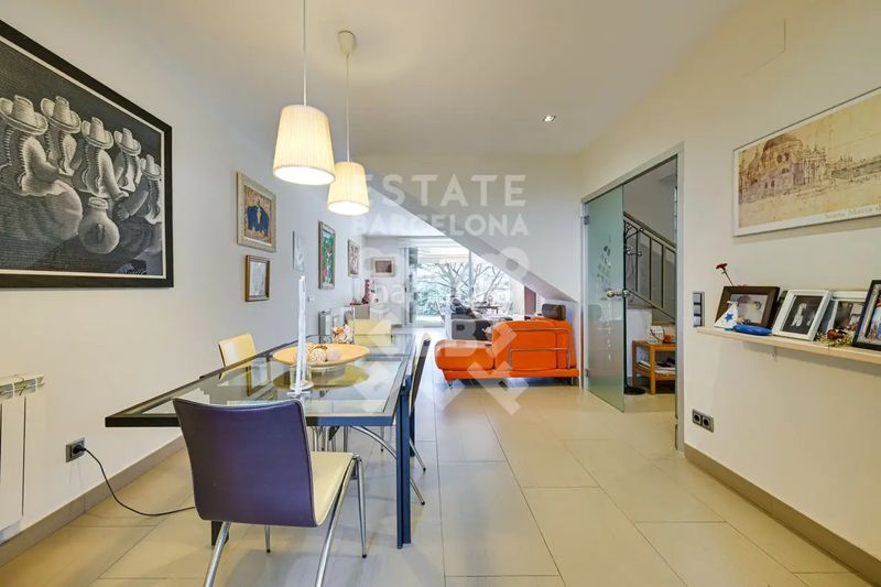 Foto d5d3a512-a7e3-4912-9e60-f380c8cb2bfa. Casa adossada amb calefacció aparcament piscina a Mataró