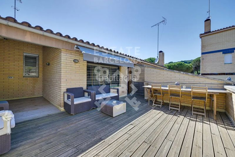 Foto e4447a57-c4be-4625-8031-f869ce805875. Casa adossada amb calefacció aparcament piscina a Mataró