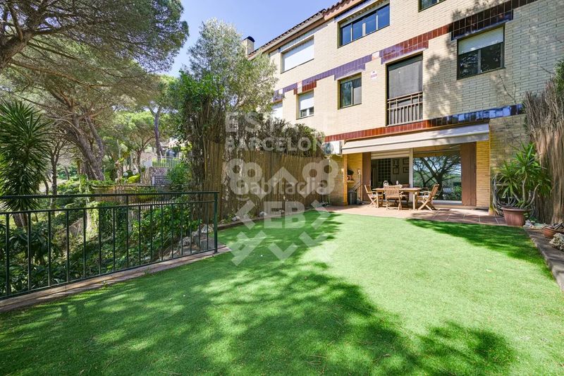 Foto e9980cf1-6b56-49c6-b4a0-2828d8517d8b. Casa adossada amb calefacció aparcament piscina a Mataró