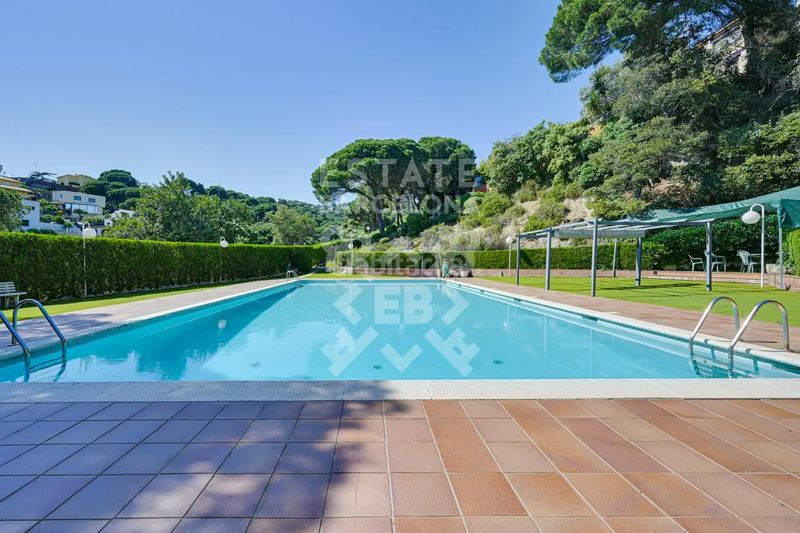 Foto f72bb10e-5e4a-487d-ac4c-67b6a7a3c0a5. Casa adossada amb calefacció aparcament piscina a Mataró