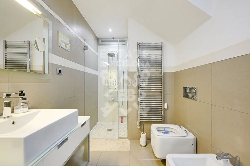 Foto faa1cb5e-ce5a-4528-b447-1bc216bb6ba5. Casa adossada amb calefacció aparcament piscina a Mataró