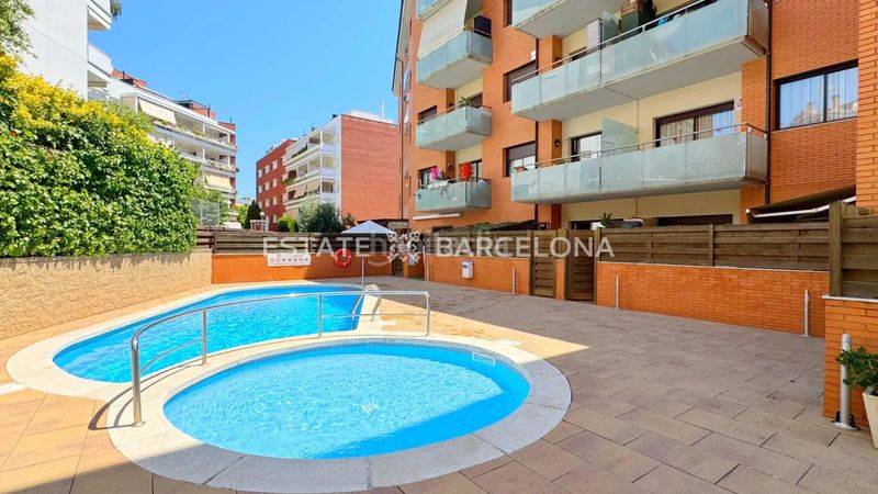 Foto f417bf08-8f74-4913-9448-af5e5fff79b3. Àtic amb calefacció aparcament piscina a Fenals Lloret de Mar