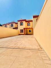 Maison à Puertas del sur - Guadabajaque. Unifamiliar en venta en laguna de torrox, 3 dormitorios.