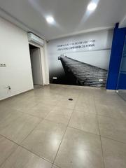 Location Local commercial à Santiago - Coronación. Local com. en alquiler en oeste  los naranjos, 3 despachos.