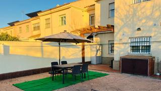 Chalet in Montealto. Pareado en venta en norte, 3 dormitorios.