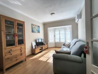 Casa en Caballero Bonald-S. José Obrero-Guadalcacín. Unifamiliar en venta en jerez, 4 dormitorios.