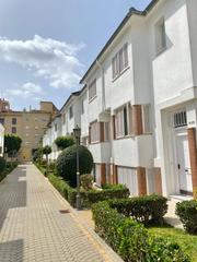 Casa a Parque Avenida. Casa en venta en avda. méxico, 4 dormitorios.