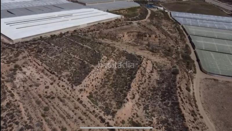 Foto fb3d0418-cf9f-4542-be26-ad25a630c9c6. Finca rústica finca para invernaderos 4 hectáreas y 3 casas en Níjar