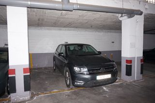 Alquiler Parking coche en Calle fernández de ribera 16b. Disponibilidad 01/08/2026. amplia plaza de garaje en c/ fernánde