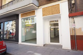 Lloguer Local Comercial a Calle monte carmelo 2. Local 130 m2 en 2 plantas reformado. disponible a partir del 1 d