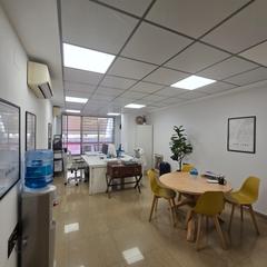 Büro in Avenida de la República Argentina 29B