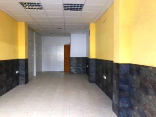 Local Comercial  Calle estadio. Se vende local en el zapillo