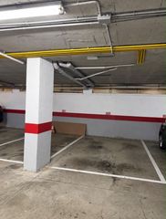 Parking coche en Calle Lingüista Manuel Seco 18