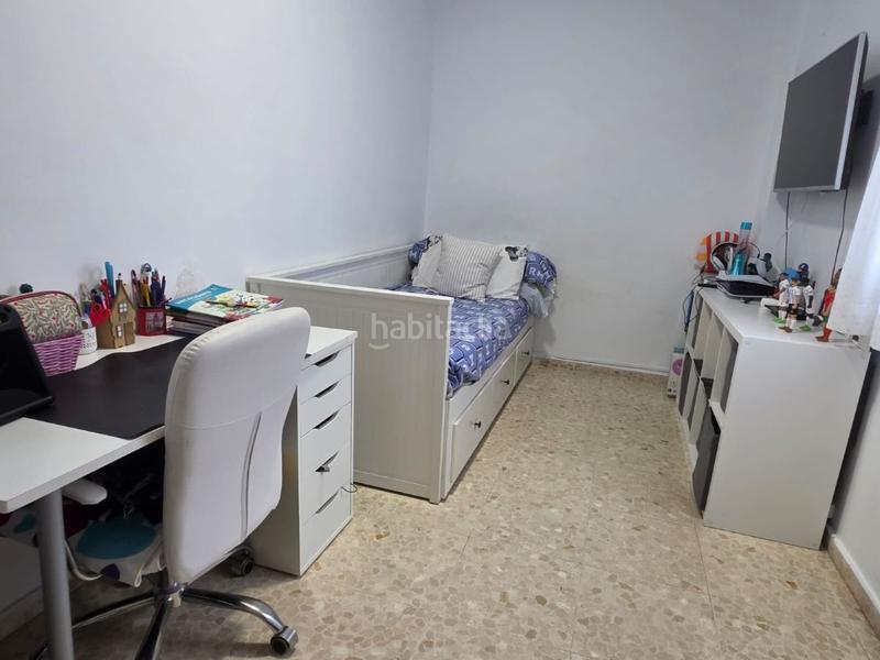 Foto 0a0c96b3-5f8b-406a-8342-a2a81c1cef5a. Casa adossada amb aparcament a San Pedro-Gabriel Miró-María Guerrero Línea de la Concepción (La)