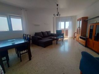 Affitto Appartamento in Centro-San Felipe-Huerta Fava. Se alquila piso para funcionarios!!