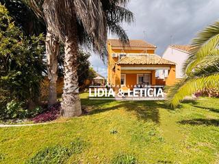 Chalet in Calle chiapas 37. Chalet en oromana
