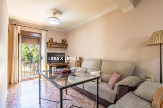 Casa en La Paz. Casa en planta alta con local propio en zona los toreros, en alc