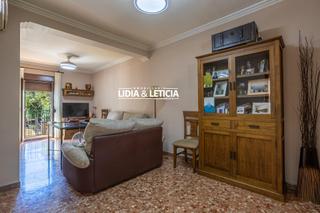 Maison à La Paz. Casa en planta alta con negocio  bar, propio, zona centro en alc