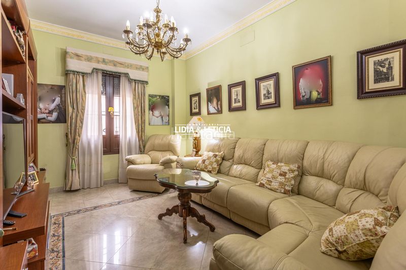 Foto 2161b3b8-37d4-4145-ab57-cf81c3ea2695. Casa amb aparcament a Mairena del Alcor