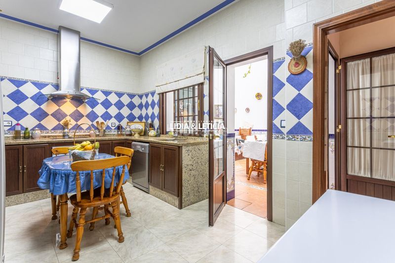 Foto b4310786-7b87-46b2-b61e-58f27e1edcaa. Casa amb aparcament a Mairena del Alcor