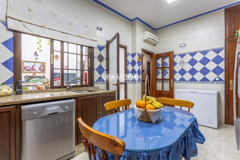 Foto d612c587-6cff-4b3f-b991-b5129a829faf. Casa amb aparcament a Mairena del Alcor