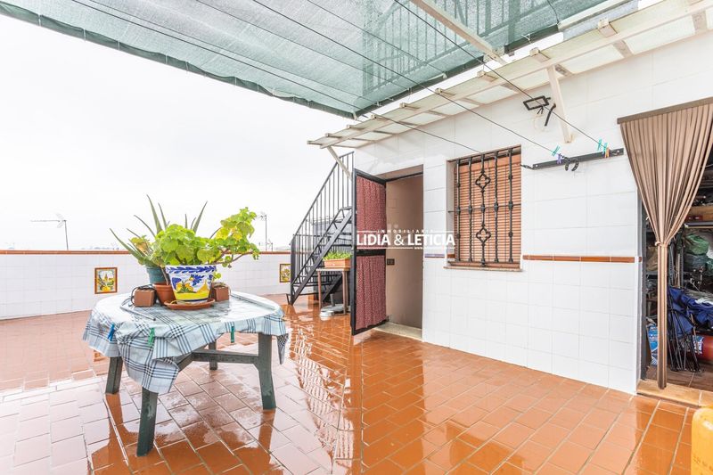 Foto da3924ba-8a58-4efa-aec5-8a4d85f8d07f. Casa amb aparcament a Mairena del Alcor