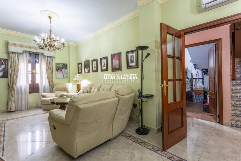 Foto f86c6532-99d2-4ea2-8b1d-afd9718eee89. Casa amb aparcament a Mairena del Alcor