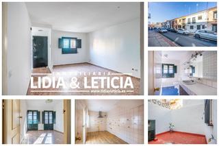 Casa en Centro. Casa de dos plantas con habitación en planta baja céntrica