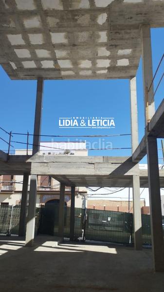 Foto 363614e0-c3b0-48db-bf96-1aff3ac548e4. Terreno residencial solar con estructura y cimentacion terminada en alcala de guadaria en Alcalá de Guadaira